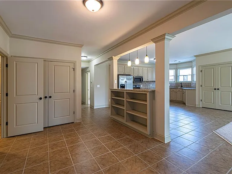 2050 Oak Grove Rd NE — Photo 3