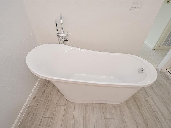5th image of 5726 Alvarado Dr