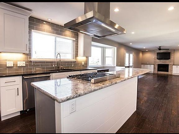 5th image of 807 Palm Bay Dr