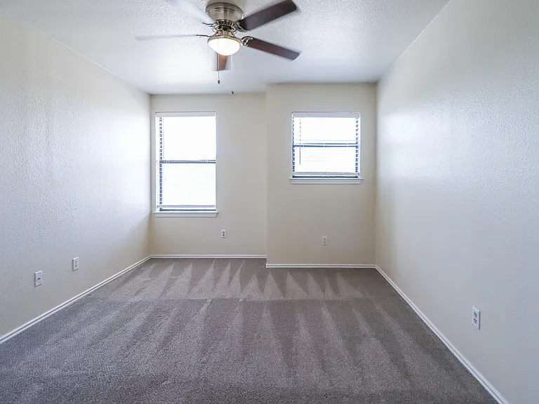404 Jennifer Cir — Photo 33