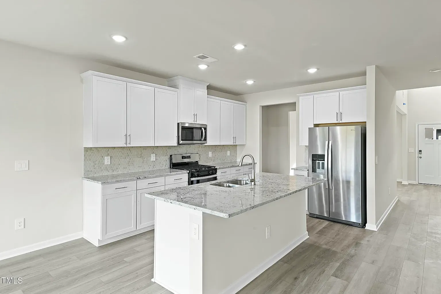 5 bed, 2937 sqft, $2,250 — Photo 3