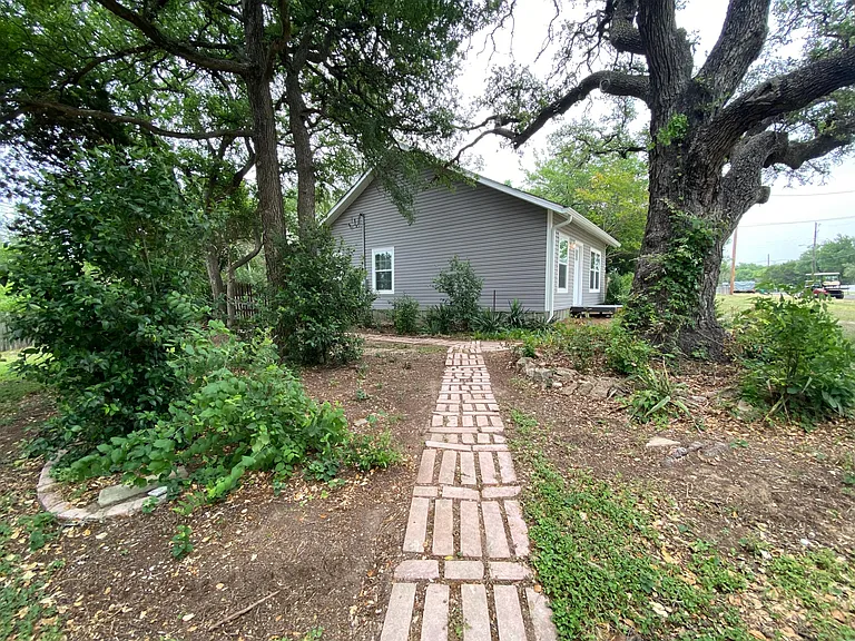 419 E Avenue M — Photo 11