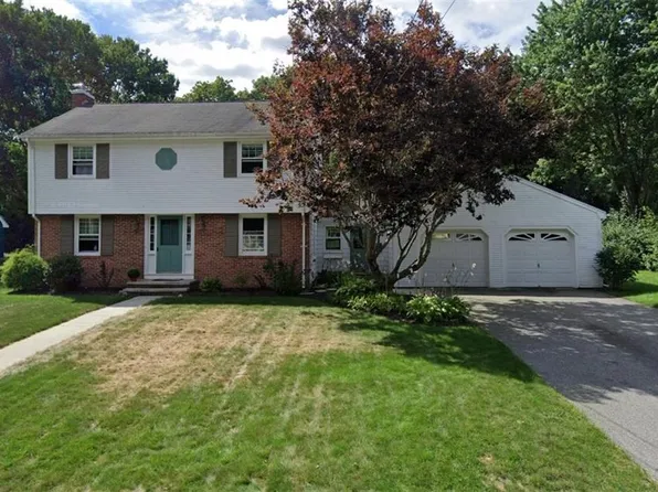 35 Arnold Dr, Cumberland, RI 02864