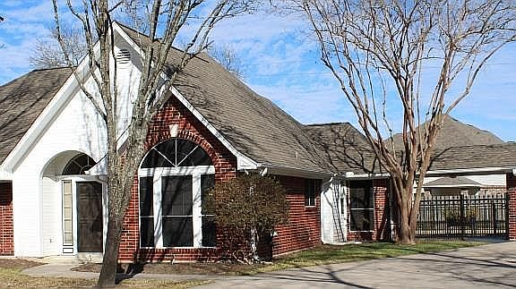 4th image of 310 N Burnett Dr