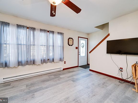 5th image of 514 E Linden St