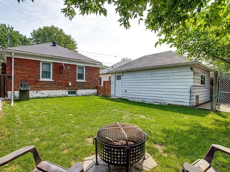 1055 Western Ave #A — Photo 4
