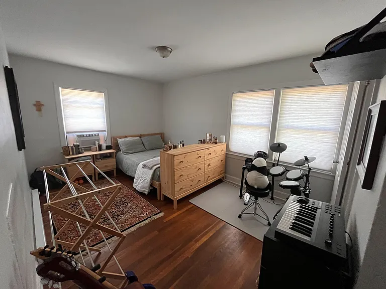 1104 Clarendon St #B — Photo 4