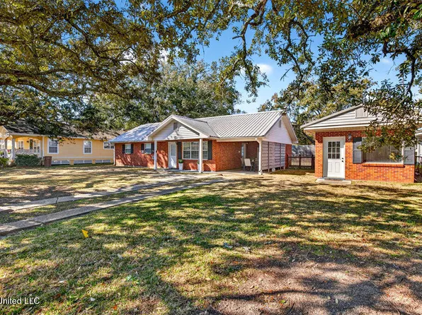 216 E 3rd St, Long Beach, MS 39560