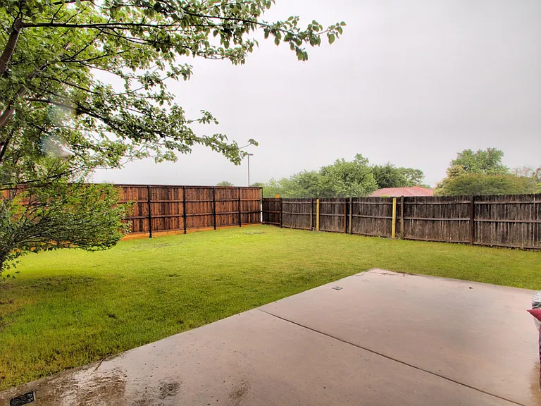1202 Meadowgate Dr — Photo 2