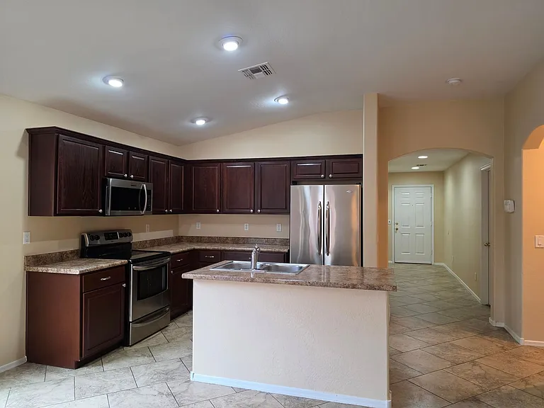 7805 S 48th Ln — Photo 20