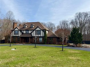 2136 Yellow Creek Rd, Akron, OH 44333