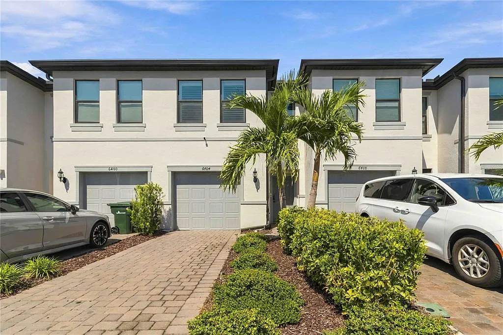 3 bed, 2.5 bath, 1636 sqft, $3,250 — Photo 4