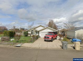 1220 Ashwood Ct, Lebanon, OR 97355