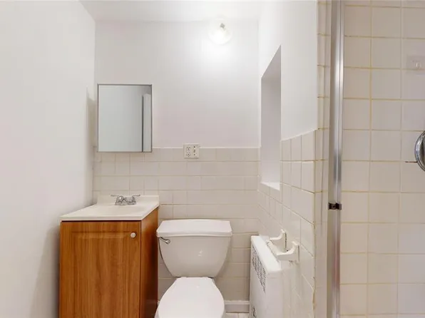 124-01 Hillside Avenue image 17 of 20