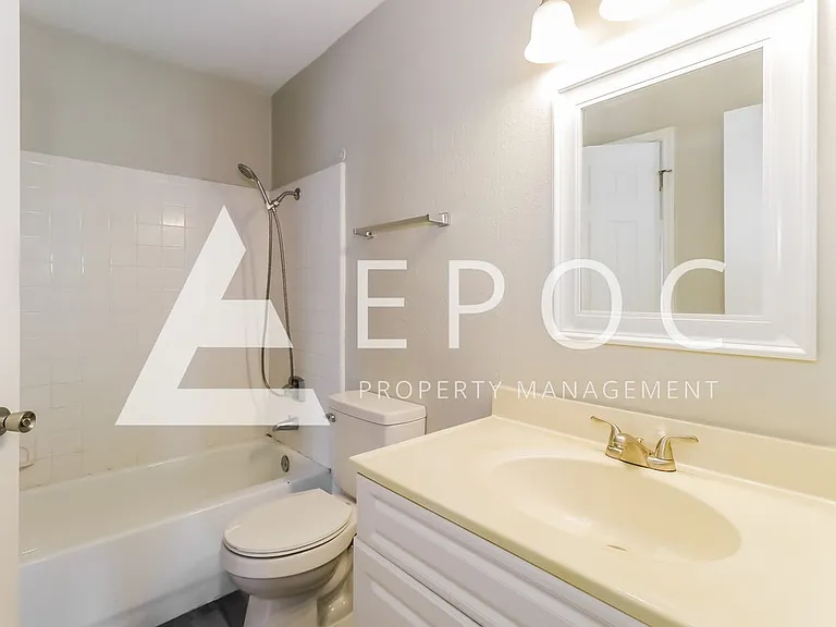 2208 Creekwood Dr — Photo 14