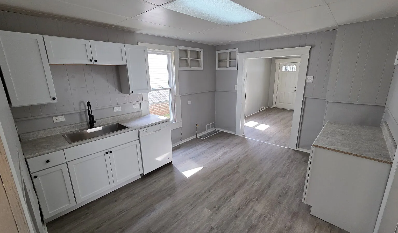 3 bed, 1.0 bath, 1100 sqft, $1,350 — Photo 2