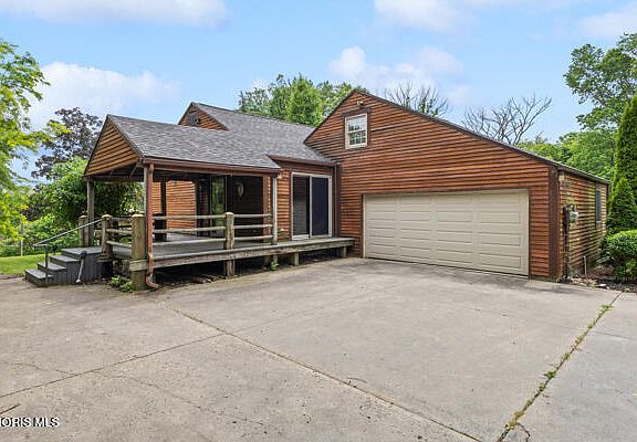 2nd image of 1006 E River Dr