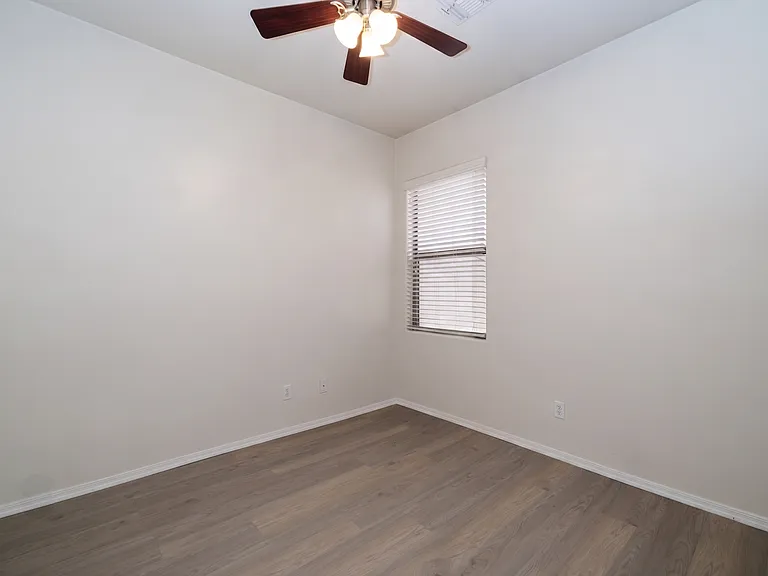15980 N 73rd Ln — Photo 11