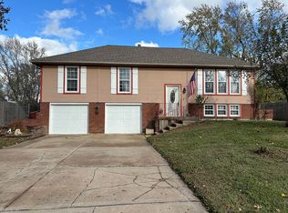 1917 N Salem Dr, Independence, MO 64058