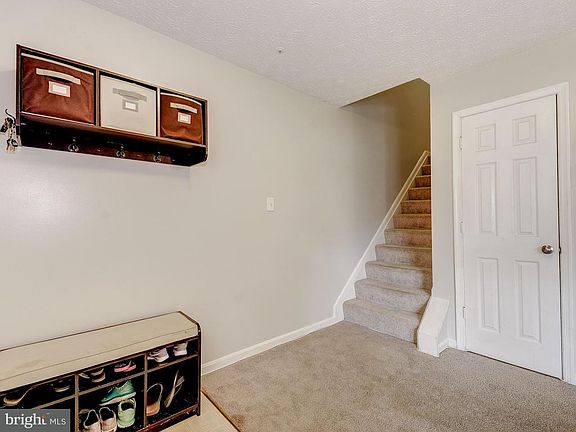 3rd image of 104 Hibiscus Ct