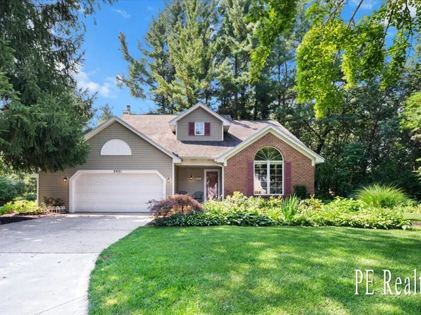2921 Bird Ave NE, Grand Rapids, MI 49525