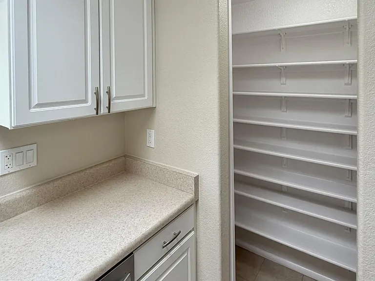 3005 W Ross Ave — Photo 7
