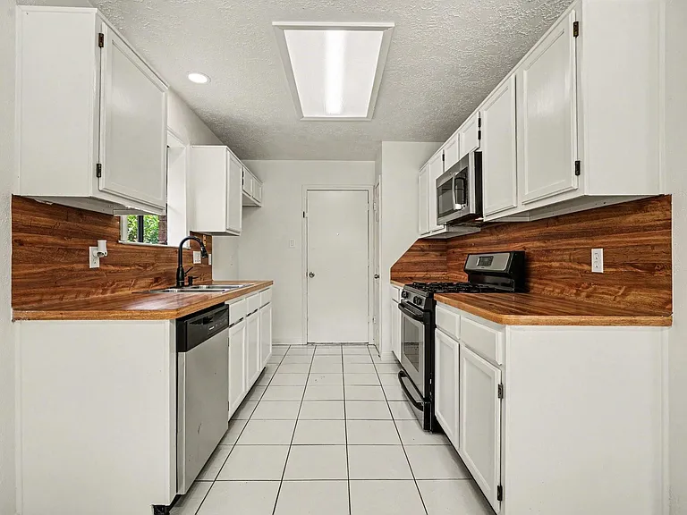 2909 Forest Hills Dr — Photo 10
