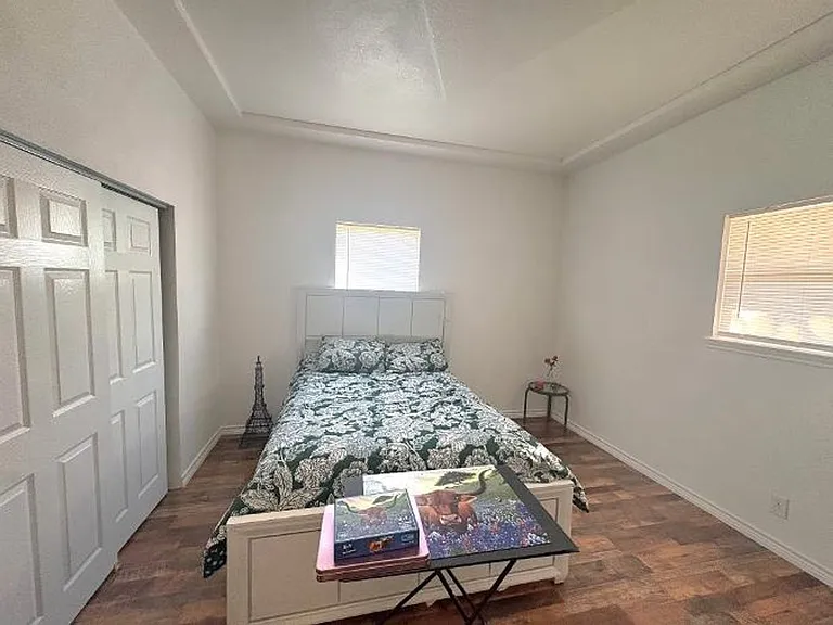 1404 Clinton Ave — Photo 10