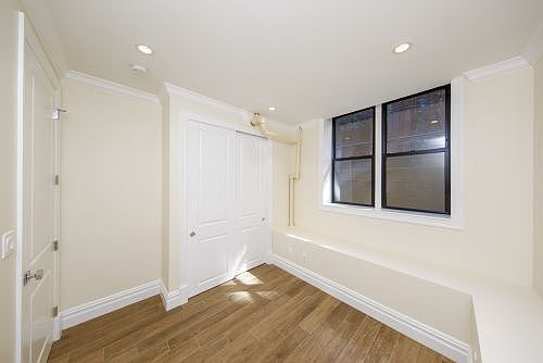 3rd image of 136 9th Ave