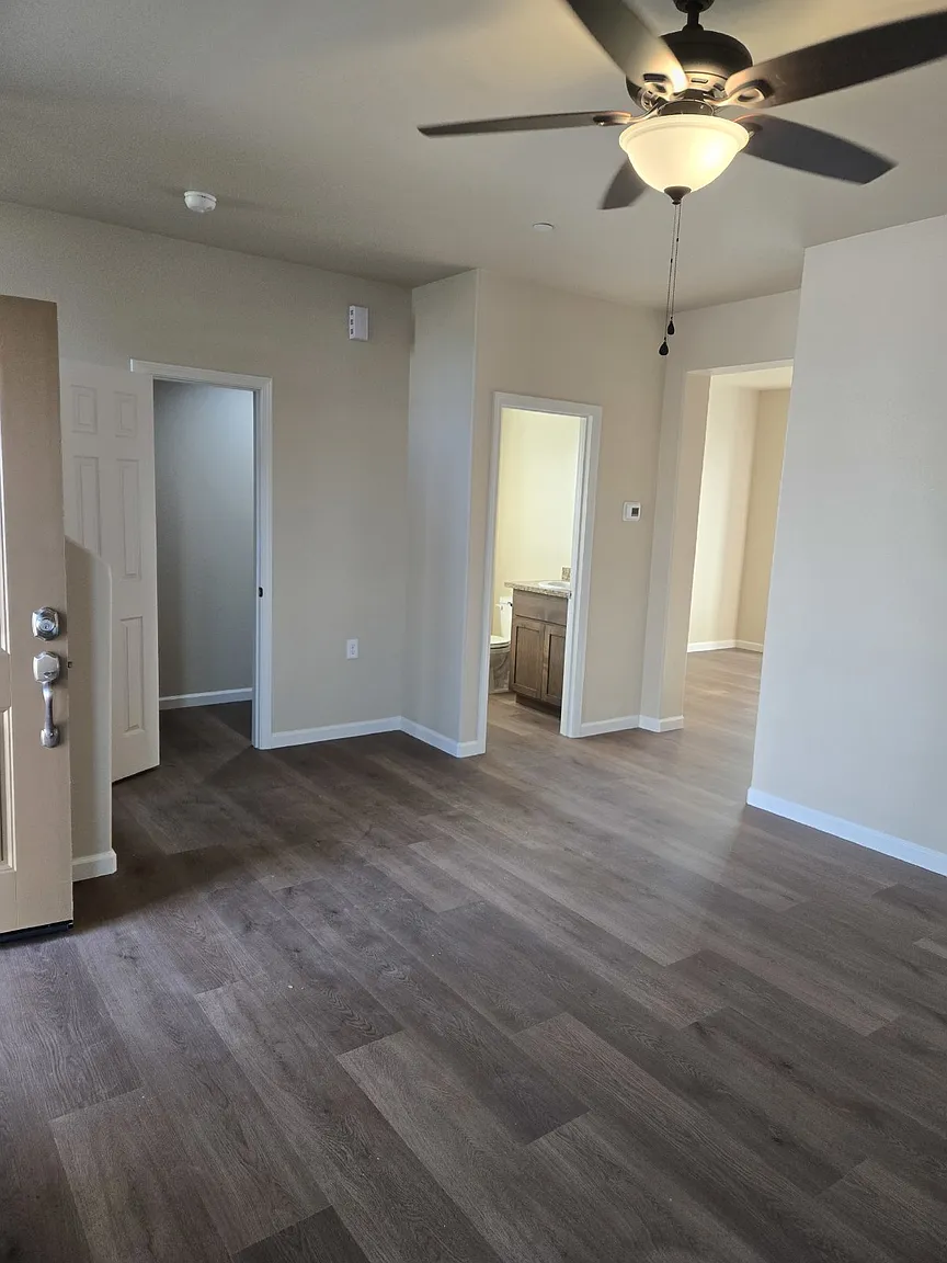 1327 Playa Del Rey Dr photo 1