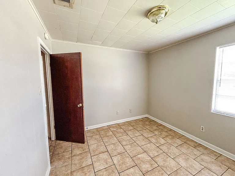 318 Porter Ave — Photo 15