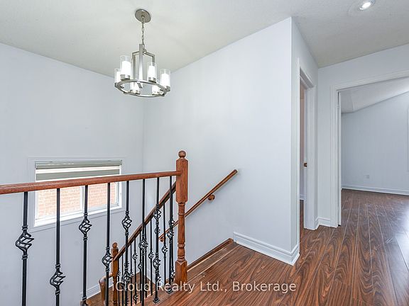 3rd image of 48 Ashdale Rd