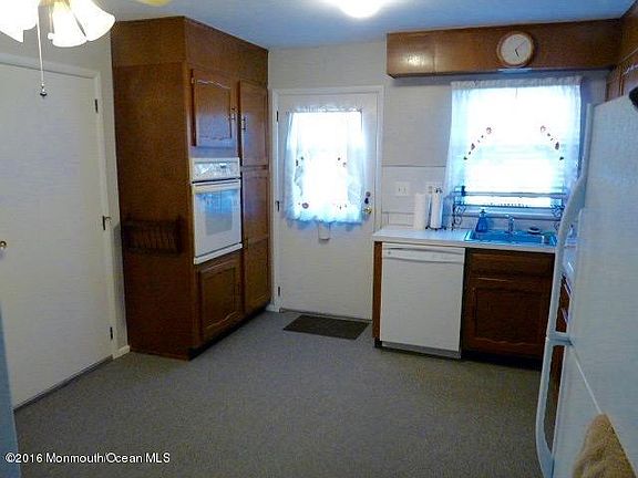 2nd image of 1062B Fife Ct #100B