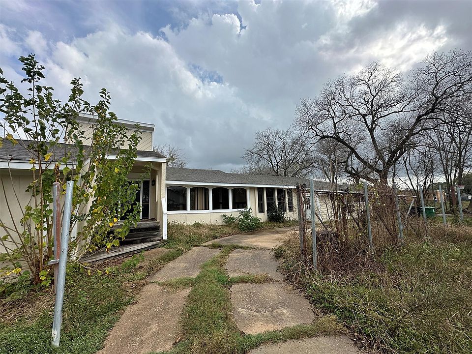 1st image of 6121 Grace Ln