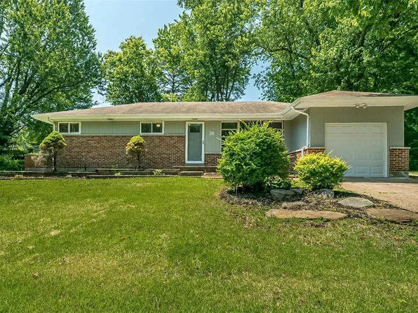 31 Rolling Hills Dr, Florissant, MO 63033