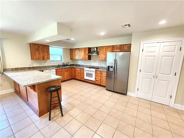 3 bed, 2.0 bath, 2218 sqft, $2,700 — Photo 4