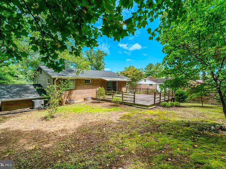 8527 Parliament Dr — Photo 44