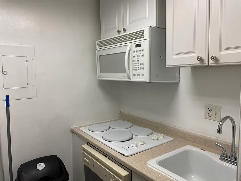 2141 I St NW #405 — Photo 17