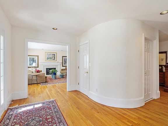 5th image of 10 Redstone Ln