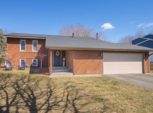 694 Liberty Heights Dr, Chaska, MN 55318