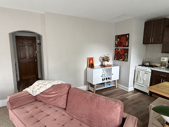 3rd image of 565 Auburn Ave Unit 4