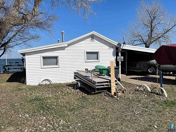 4th image of 102 W Lake Dr