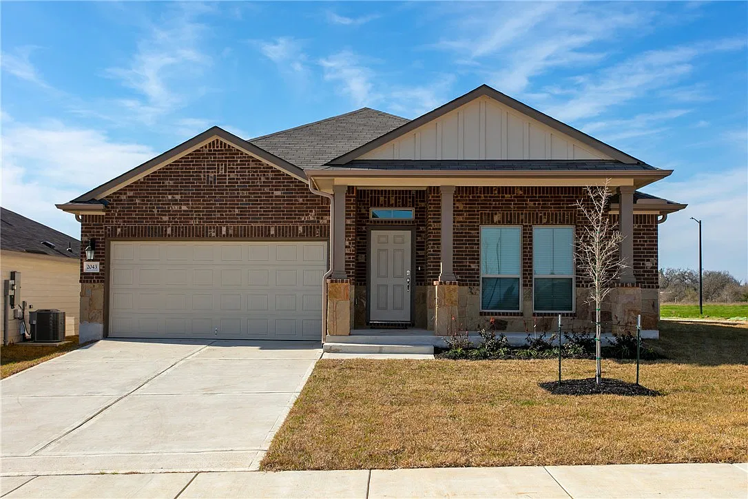 4 bed, 1725 sqft, $2,300 — Photo 1