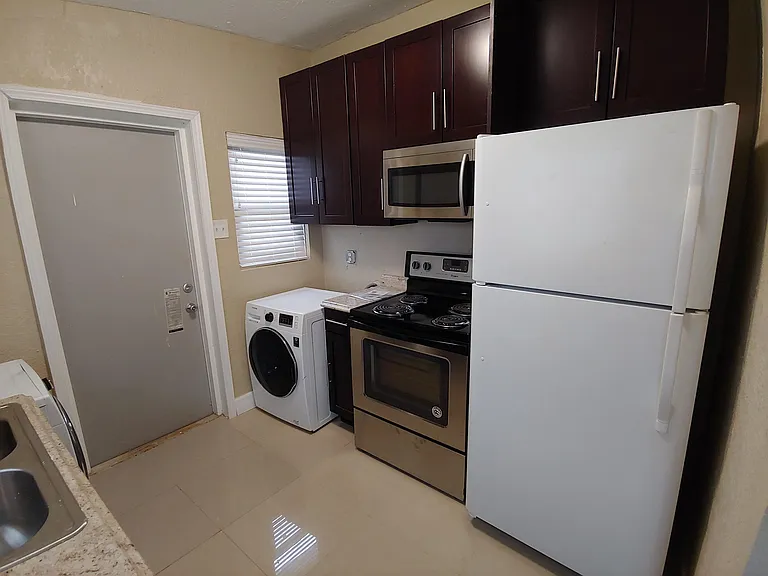 2347 Keith St — Photo 5