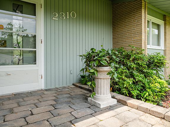 5th image of 2310 Riverbend Dr
