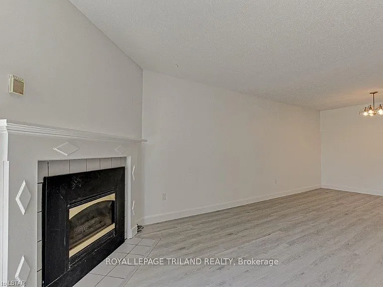 733 Deveron Cres #212 — Photo 10