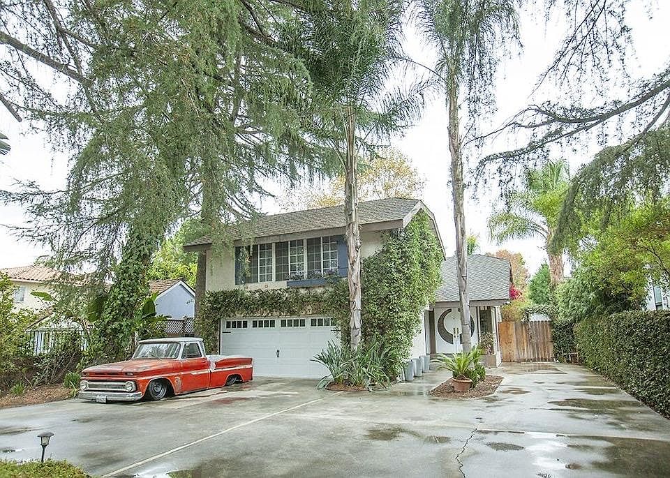 1st image of 13847 Chandler Blvd
