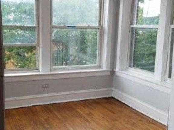 2nd image of 6211 S King Dr #1