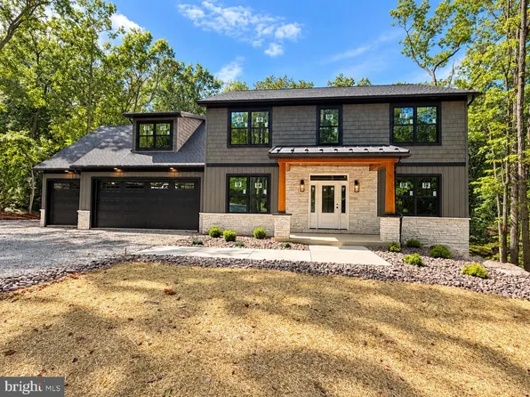 1163 Kuhn Rd, Boiling Springs, PA 17007