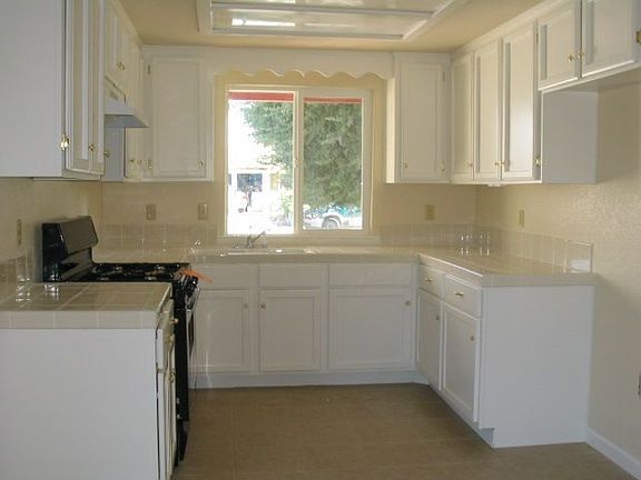 3rd image of 16458 Silkwood Ct